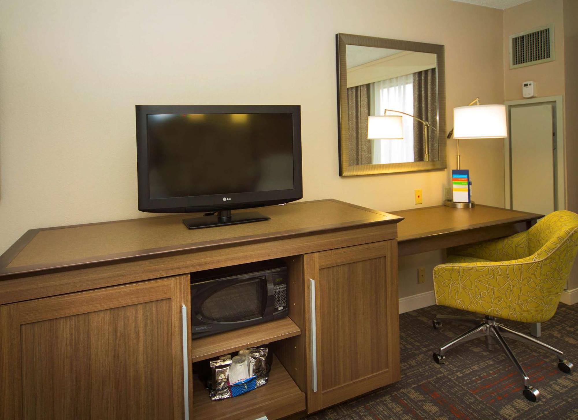 Hampton Inn & Suites Valdosta/Conference Center Exterior photo