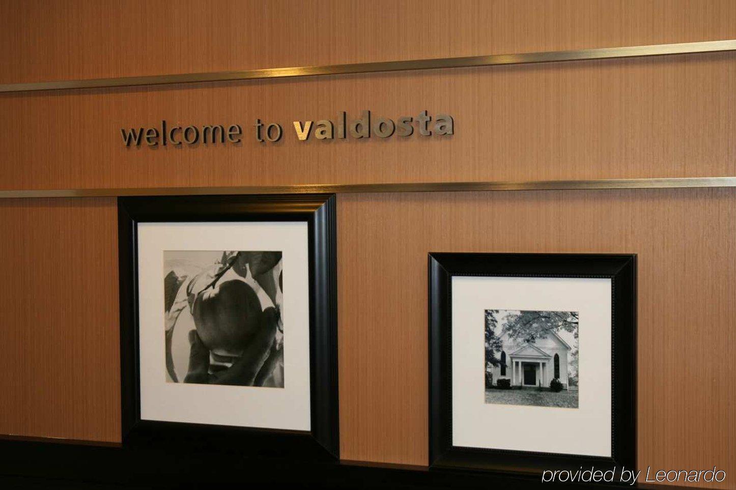 Hampton Inn & Suites Valdosta/Conference Center Interior photo